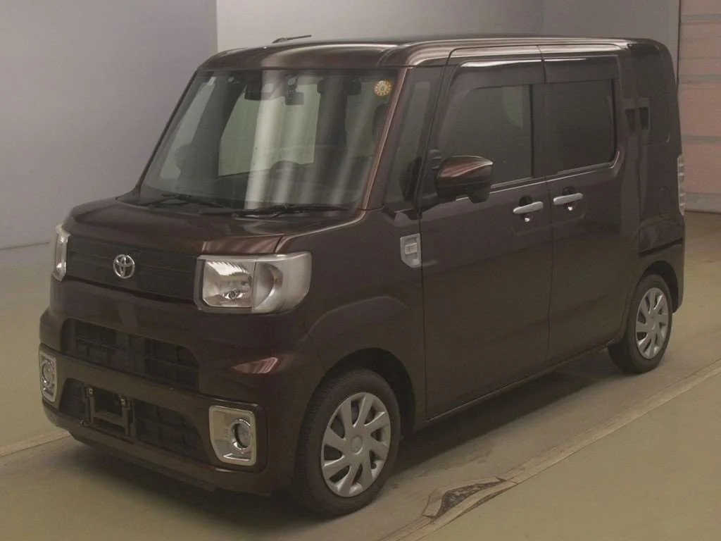 Toyota Pixis Mega LA700A 2021
